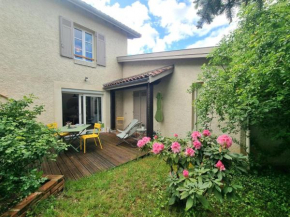 Maison cosy avec terrasse, jardin fleuri, et tout confort à Saint-Galmier - FR-1-496-292